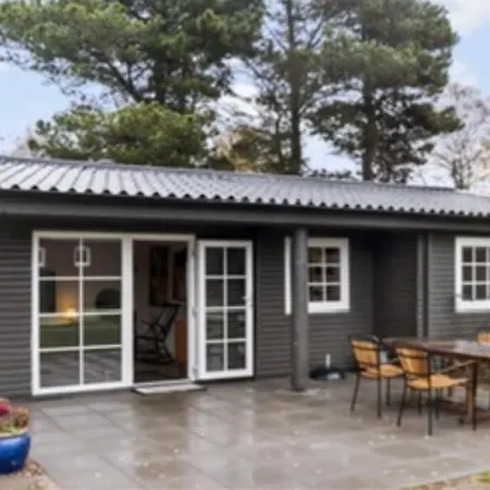 Hyggeligt Lille Sommerhus Taet Ved Strand
